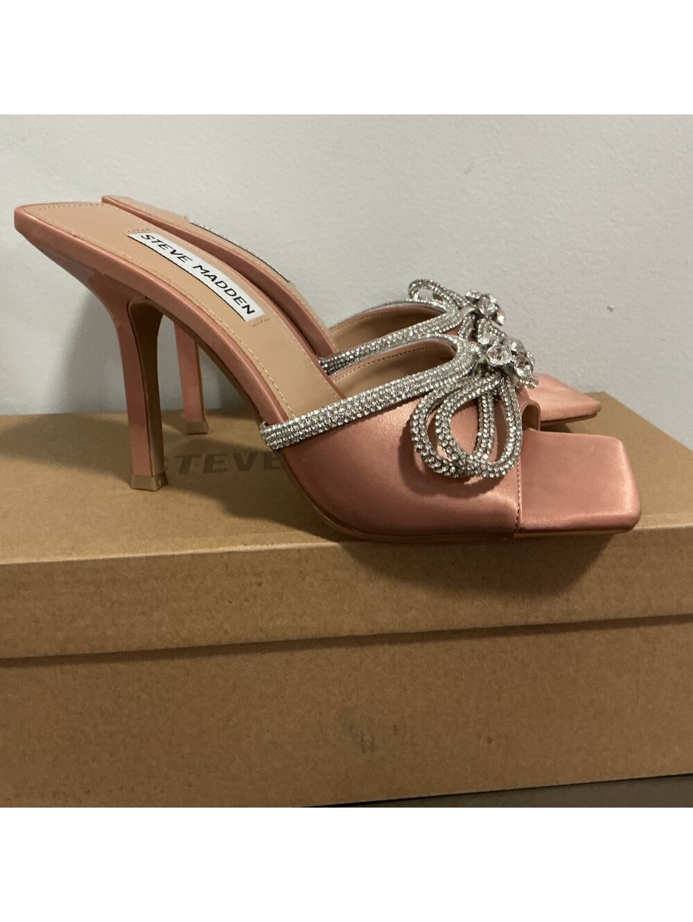 Steve Madden size 6 Woman’s Embellished Iridescent Blush Heel Shoe Bling B1-105